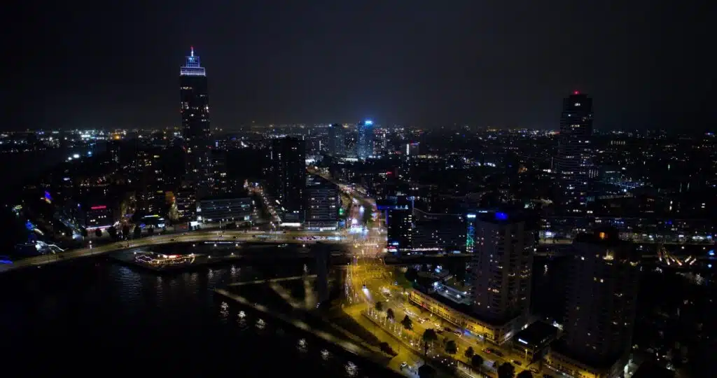 Snachts drone opnames Rotterdam